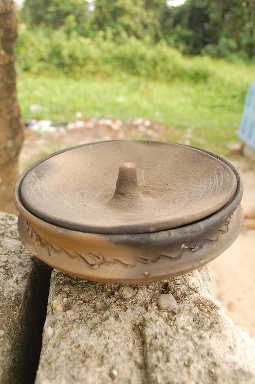 Ẹvwẹrẹ, an Urhobo traditional bowl with cover
